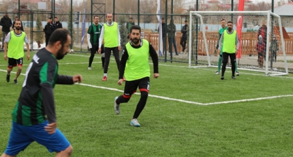 Van’ın İpekyolu Belediyesi birimler arası futbol turnuvası sona erdi