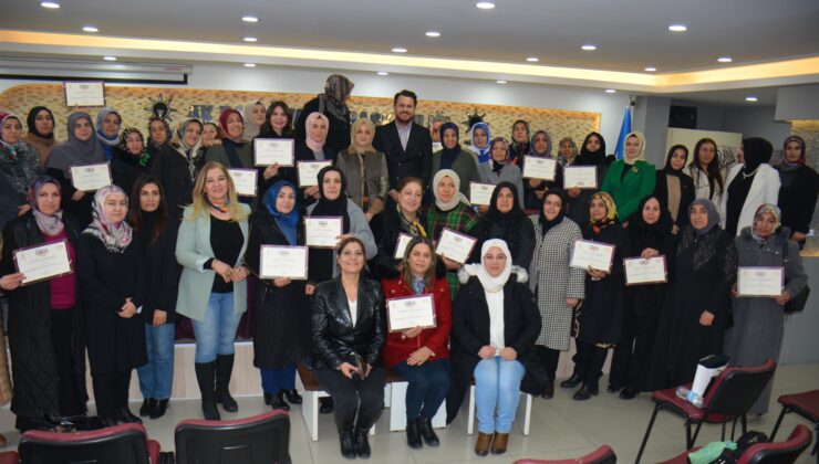 AK Parti Kadın Kolları Siyaset Akademisi Toplantısı Yapıldı