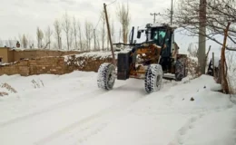 Van Büyükşehir Belediyesi karla mücadele ekipleri kırsalda yol açma çalışmaları devam ediyor.